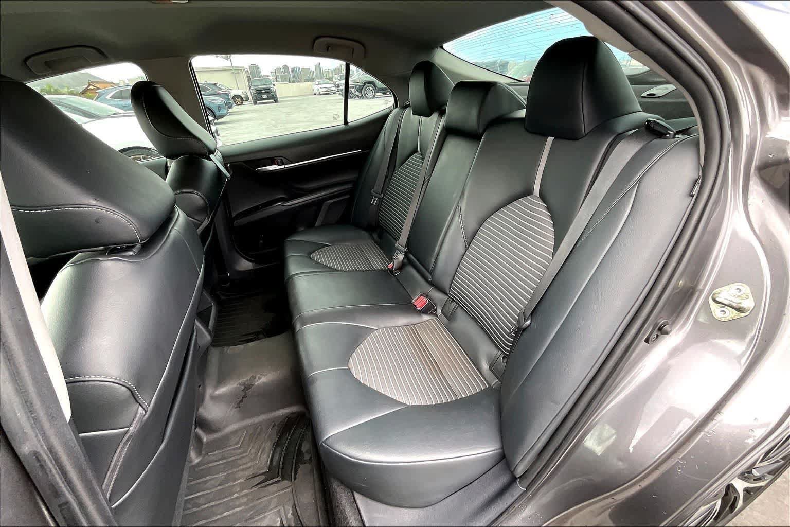 Used 2020 Toyota Camry SE FWD image 29
