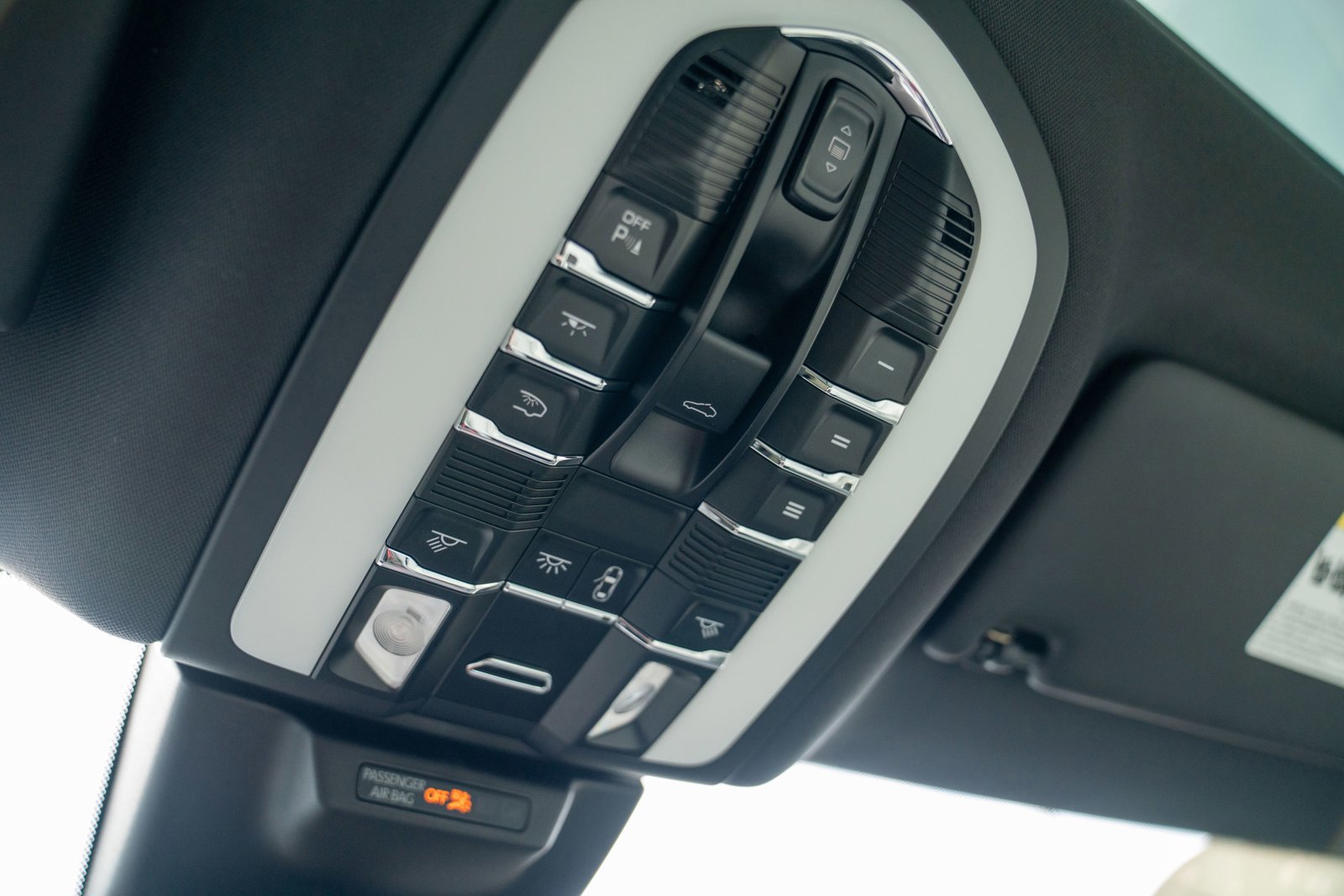 Certified 2025 Porsche Macan image 22