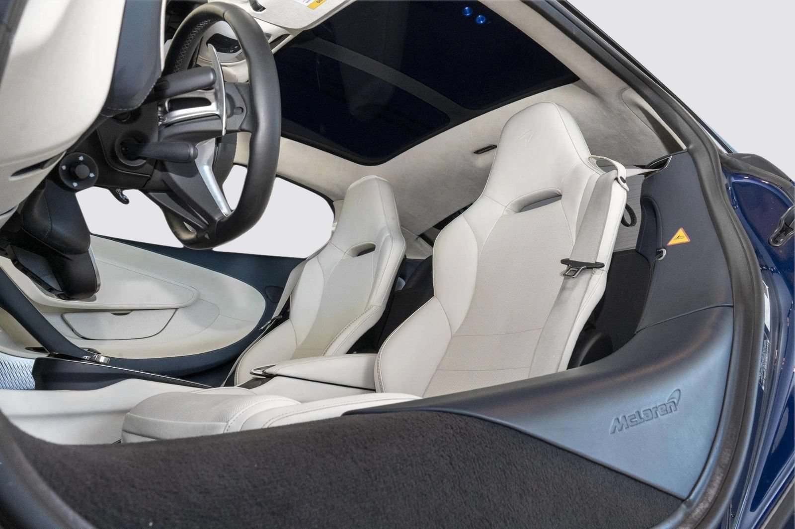 Used 2023 McLaren GT RWD image 32