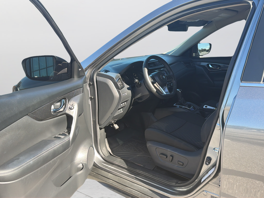 Used 2020 Nissan Rogue SV FWD image 18