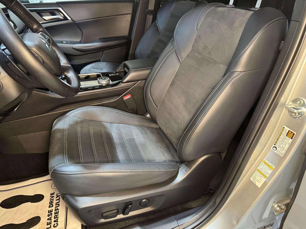 Used 2025 Mitsubishi Outlander SE AWD/4WD image 5