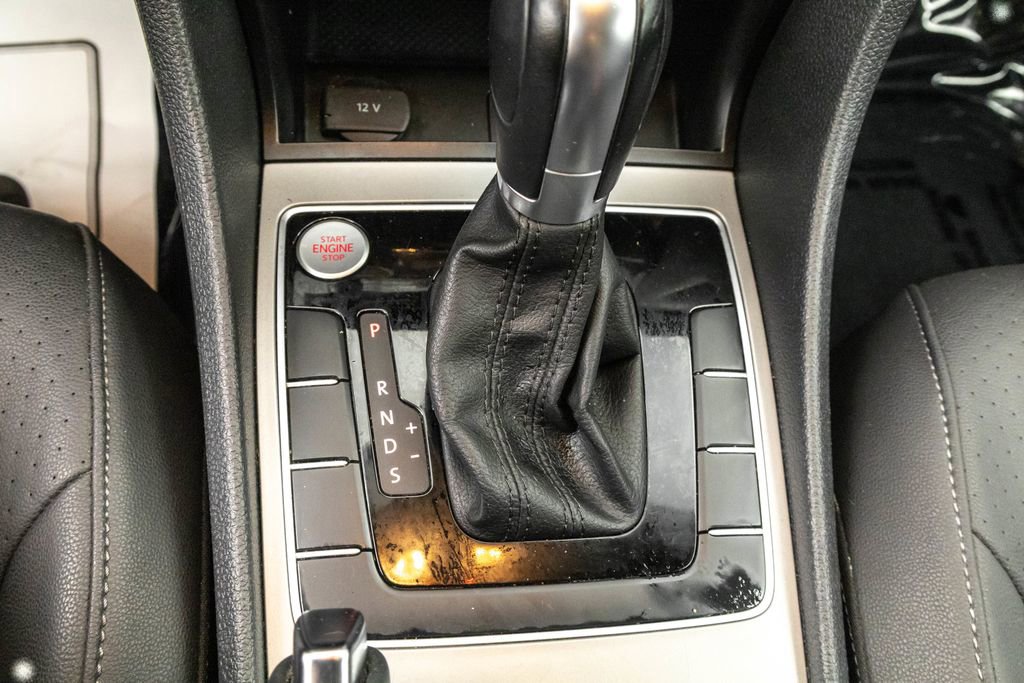 Used 2020 Volkswagen Passat 2.0T SE image 21