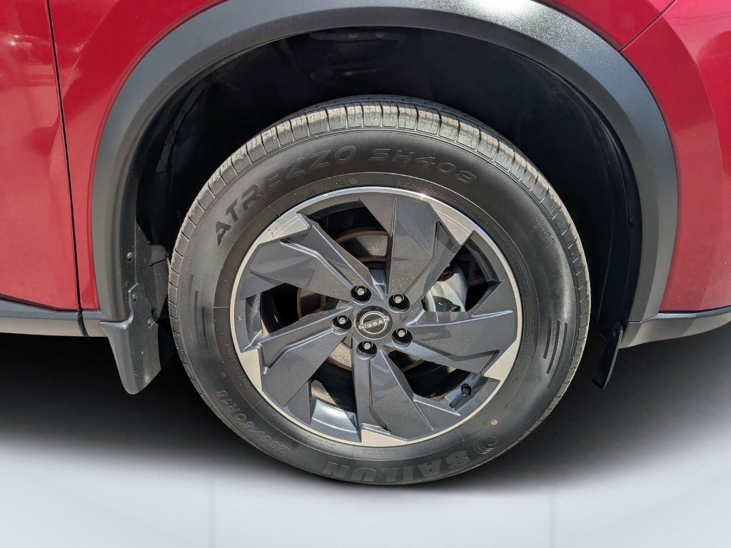Used 2025 Nissan Rogue SV AWD/4WD image 14