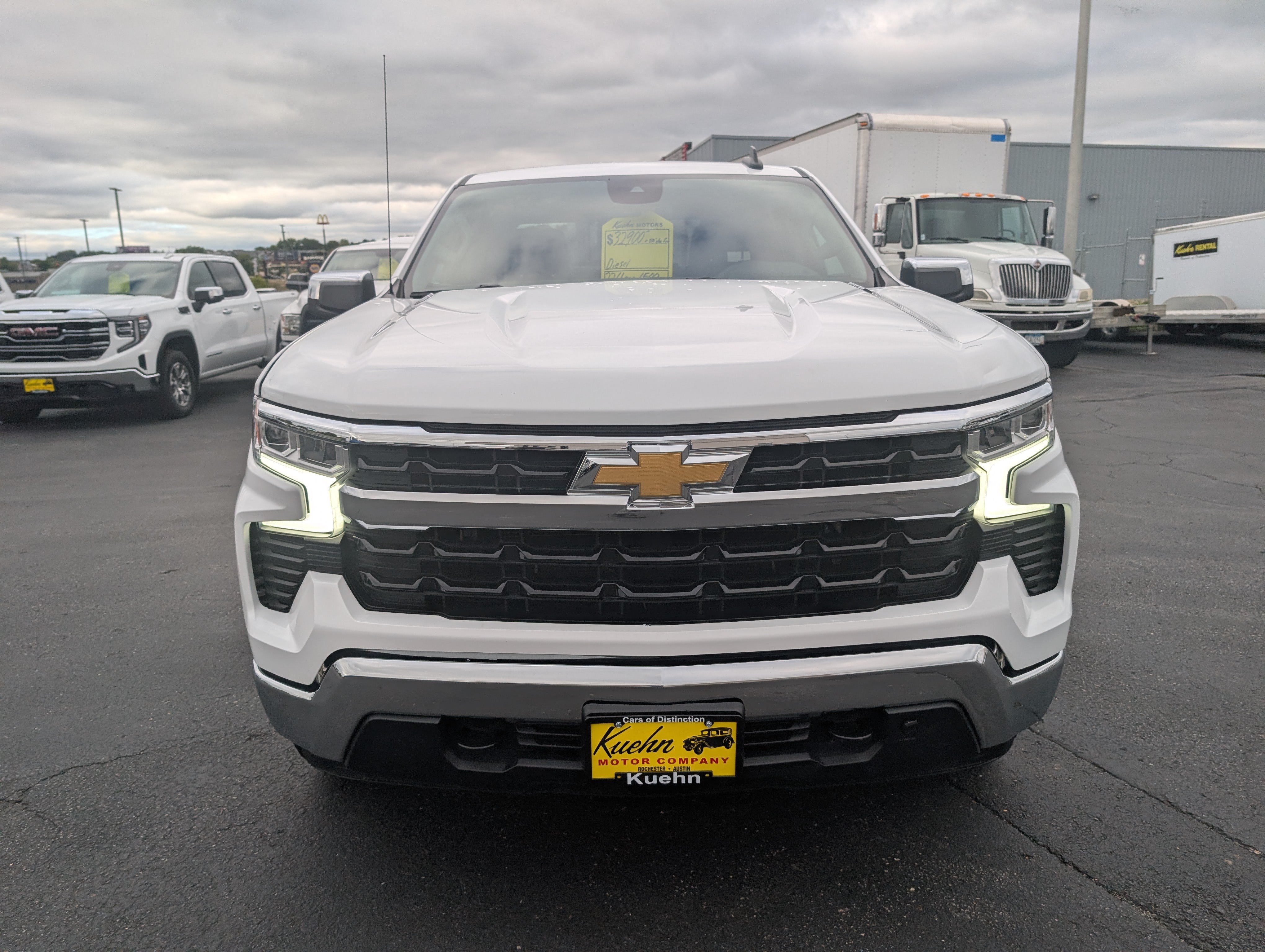 Used 2022 Chevrolet Silverado 1500 LT AWD/4WD image 3