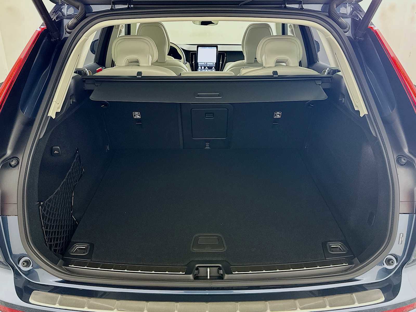 New 2026 Volvo XC60 B5 Ultra w/ Protection Package Premier image 25