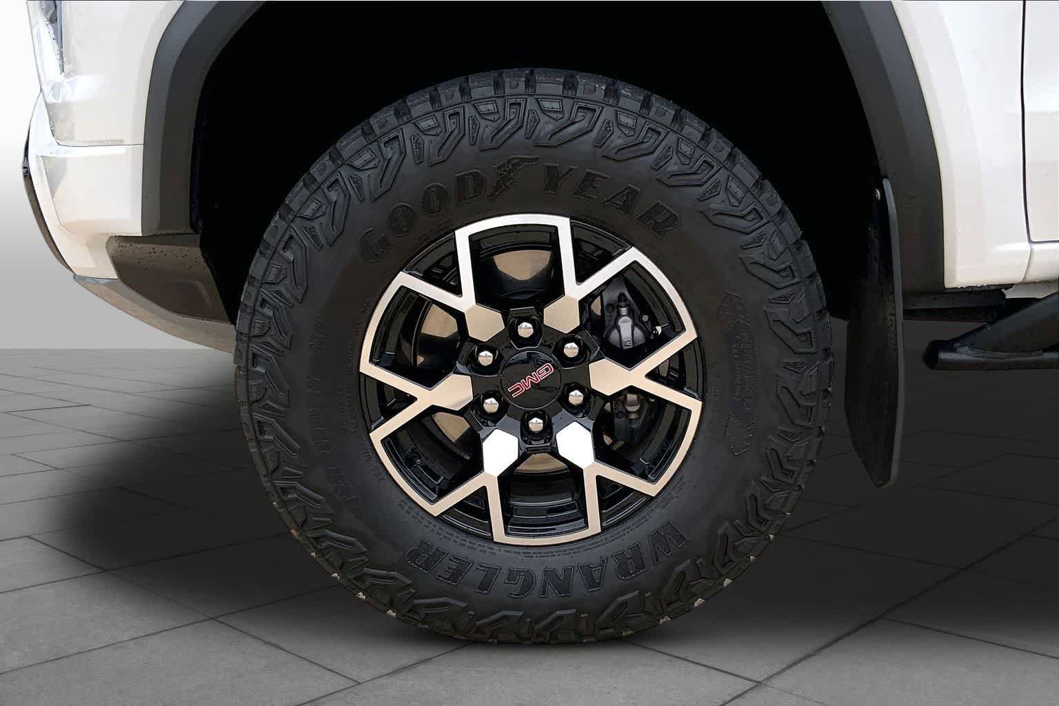 Certified 2024 GMC Canyon AT4X AWD/4WD image 11