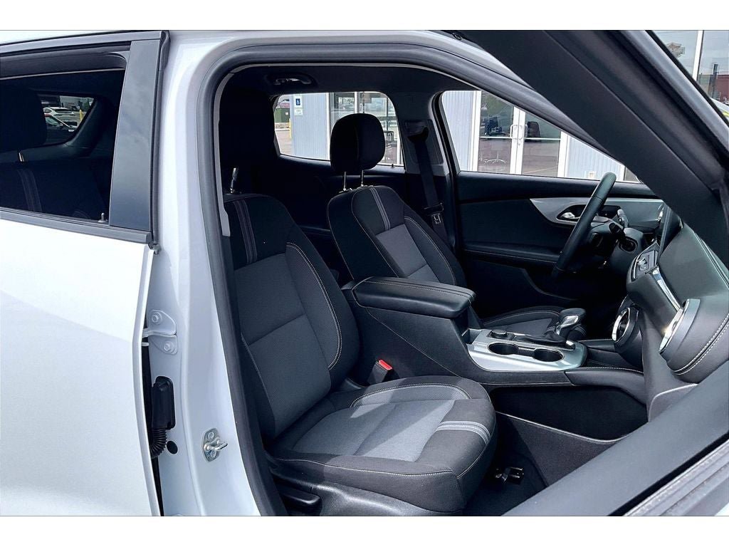 Used 2025 Chevrolet Blazer LT AWD/4WD image 8