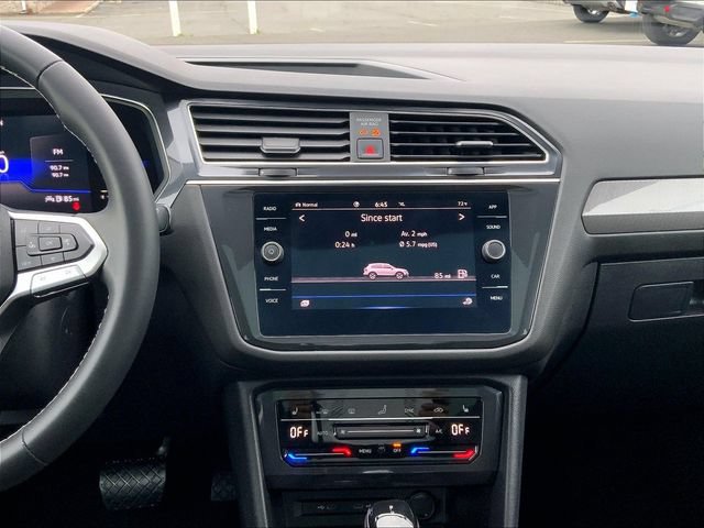 Used 2023 Volkswagen Tiguan SE w/ Panoramic Sunroof Package AWD/4WD image 15