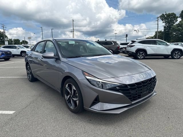 Used 2023 Hyundai Elantra SEL w/ Convenience Package FWD image 9