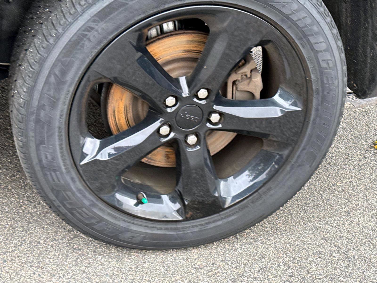 Used 2023 Jeep Grand Cherokee L Laredo image 5