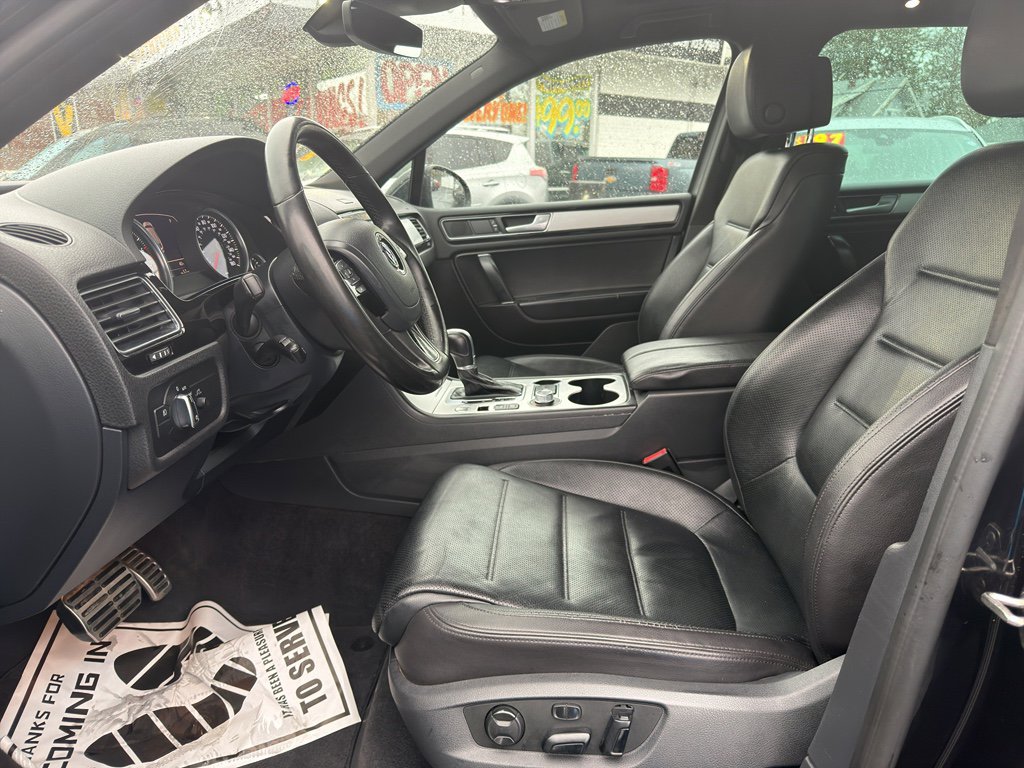 Used 2017 Volkswagen Touareg Wolfsburg Edition image 13