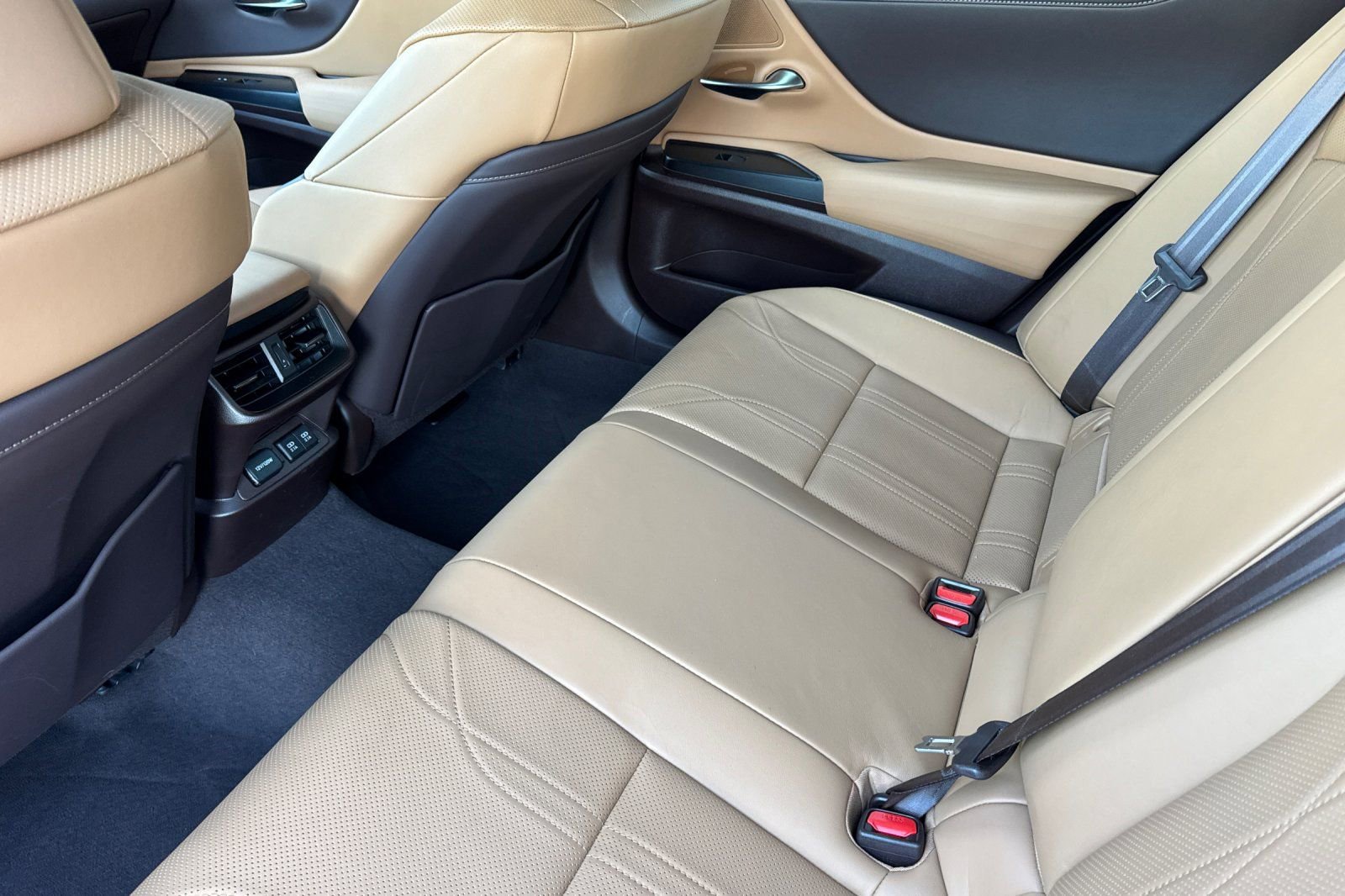 Used 2019 Lexus ES 300h w/ Accessory Package 2 image 12