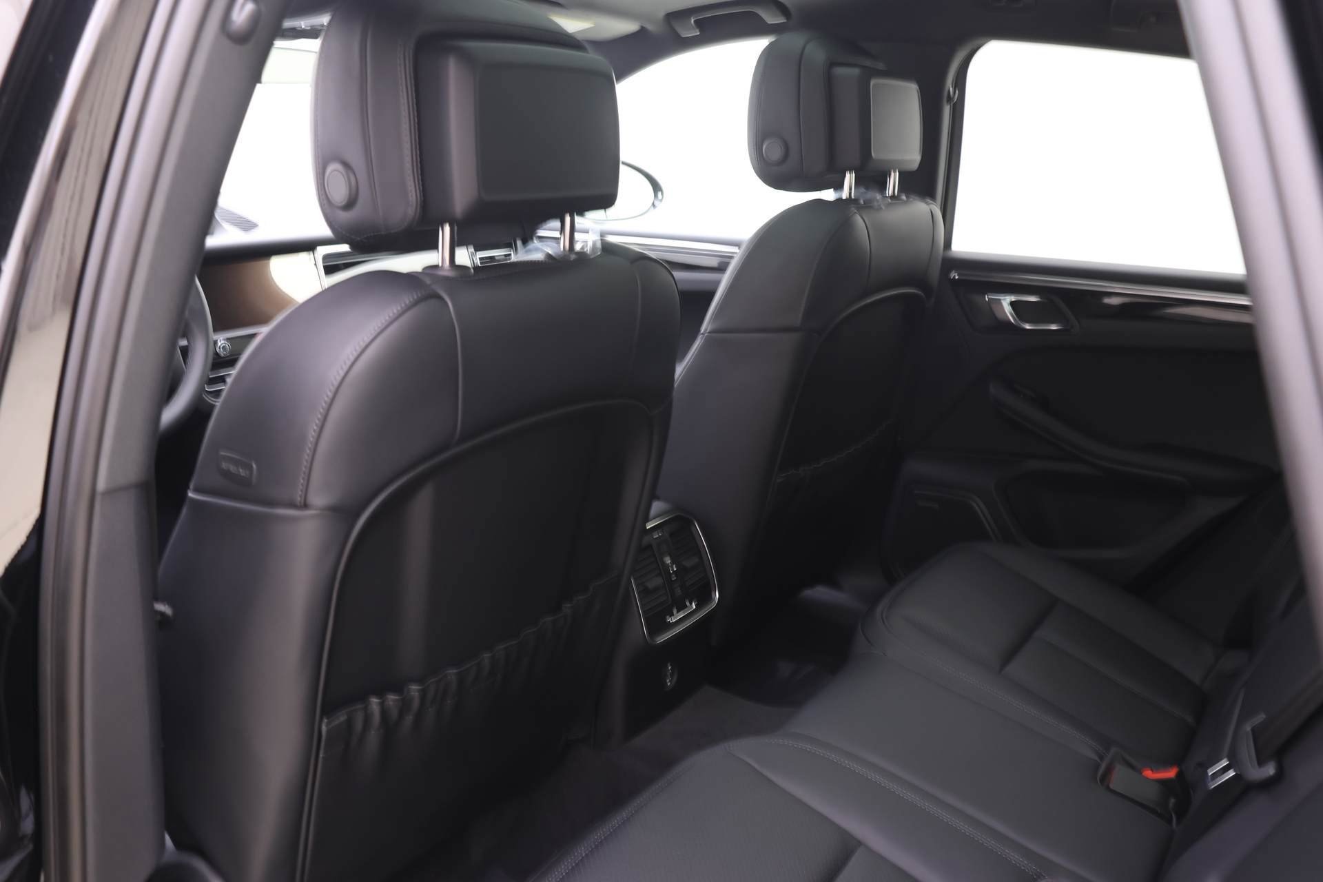 Used 2025 Porsche Macan image 15