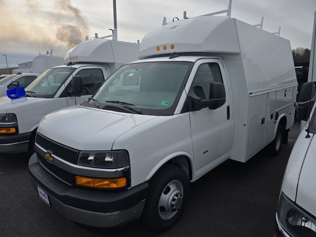 New 2025 Chevrolet Express 3500 w/ Power Convenience Package RWD image 2