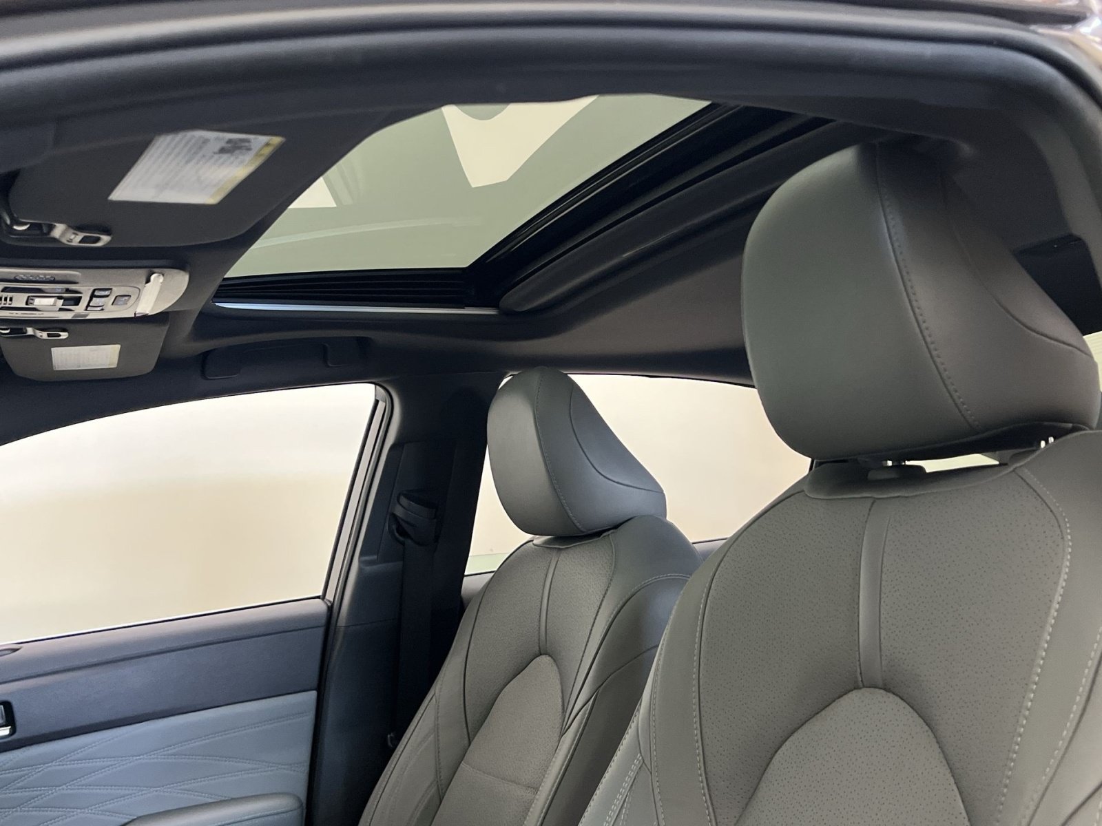 Used 2020 Toyota Avalon Limited w/ Advanced Safety Package FWD image 23