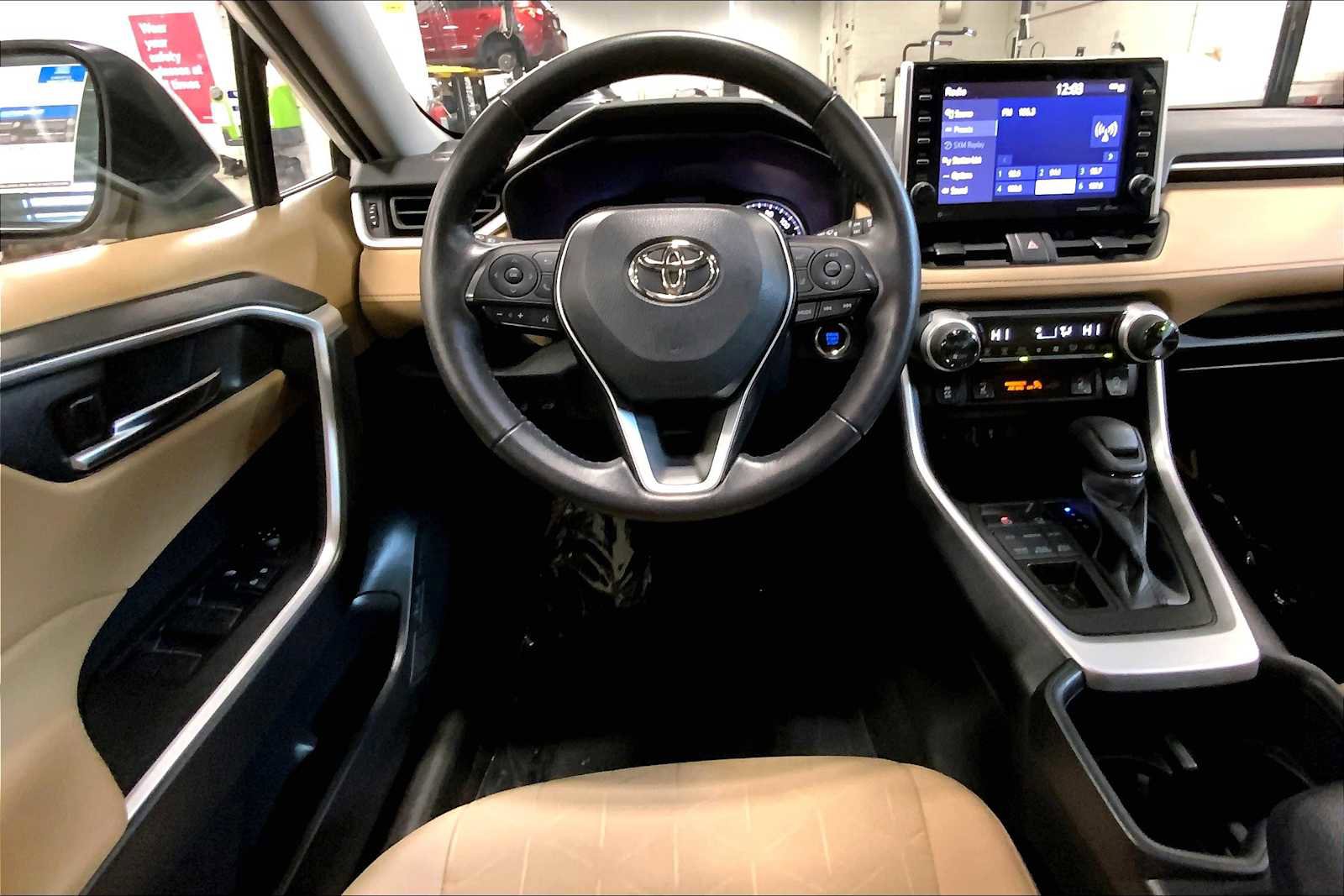 Used 2022 Toyota RAV4 XLE w/ Convenience Package image 6