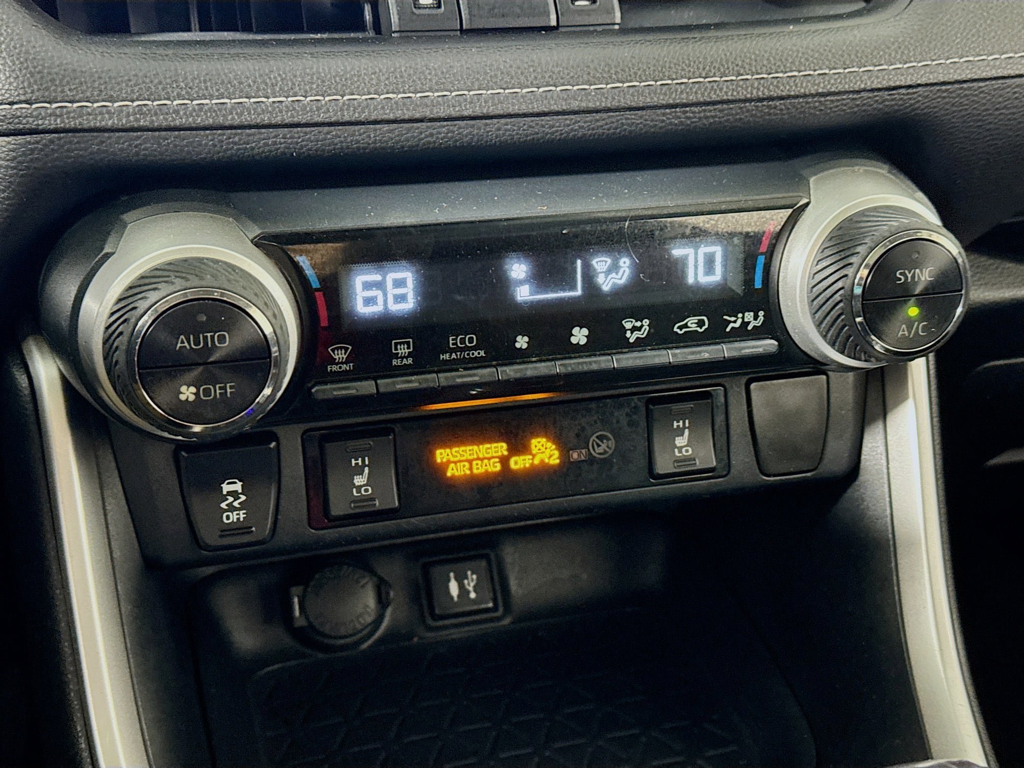 Used 2019 Toyota RAV4 XLE Premium w/ Cold Weather Package AWD/4WD image 15