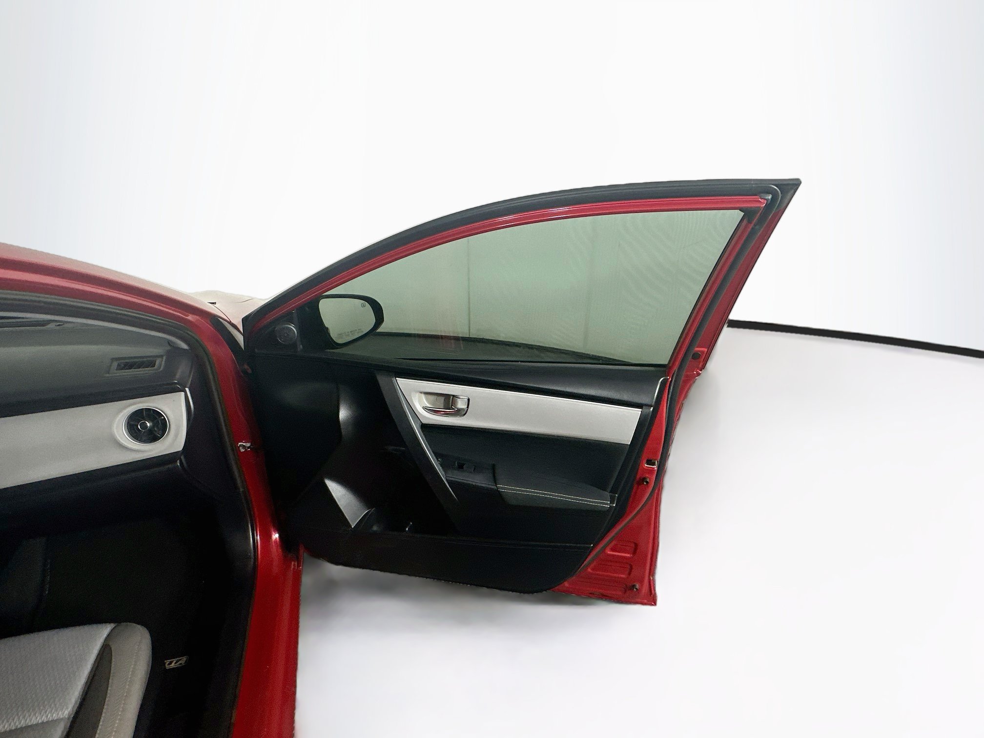 Used 2018 Toyota Corolla LE FWD image 29