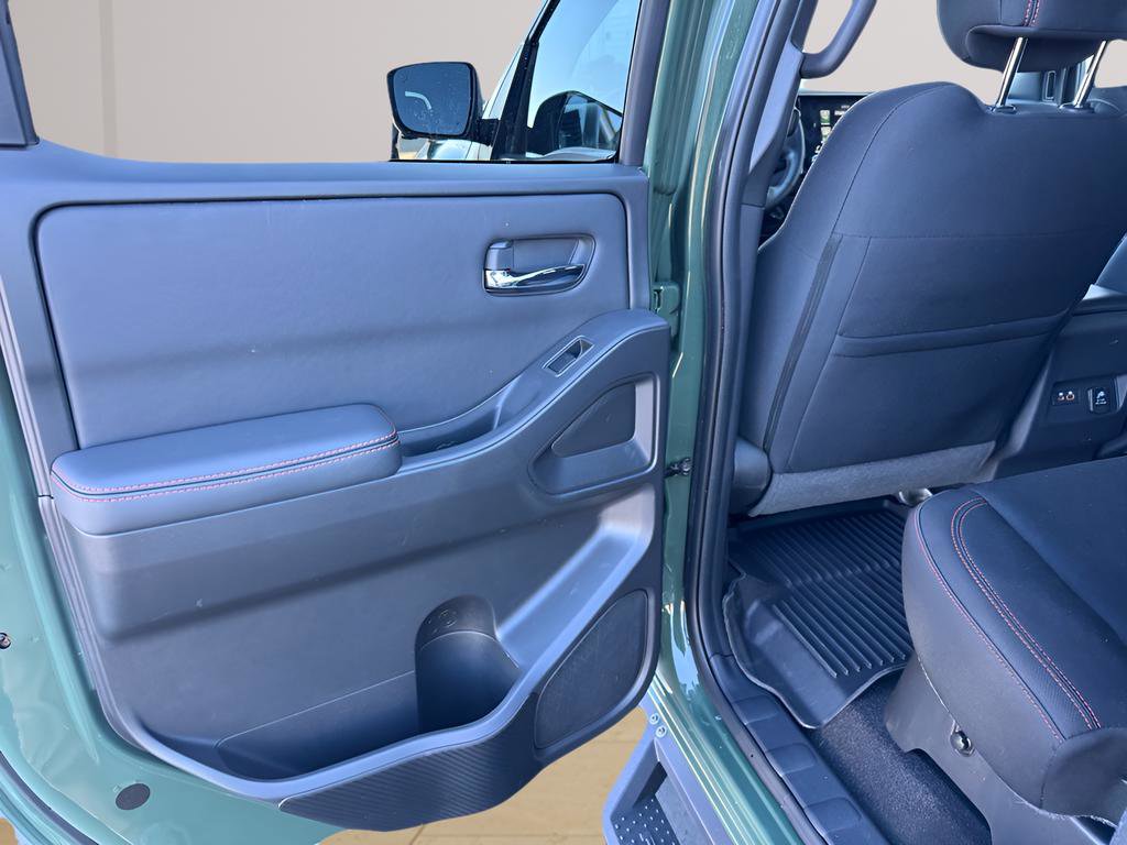 Used 2022 Nissan Frontier PRO-4X image 31