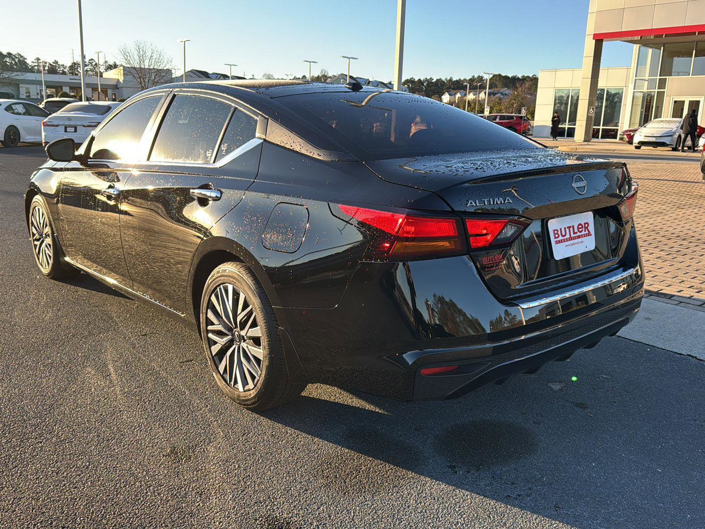Used 2023 Nissan Altima 2.5 SV image 3