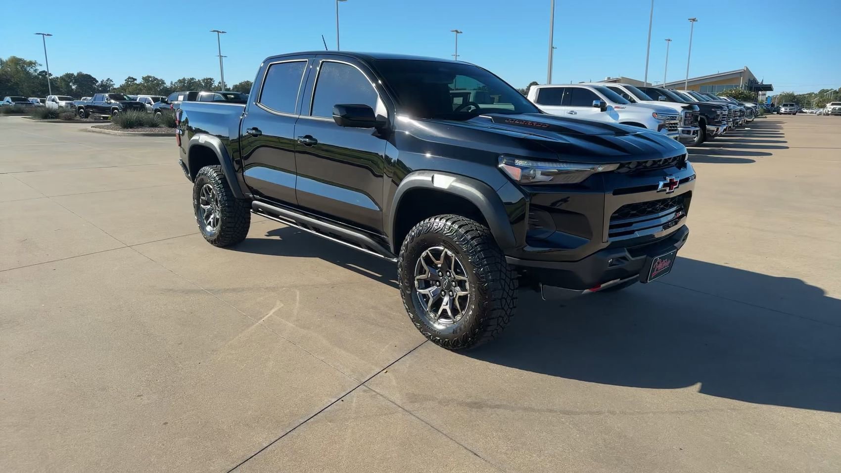 Used 2024 Chevrolet Colorado ZR2 w/ Technology Package AWD/4WD image 2