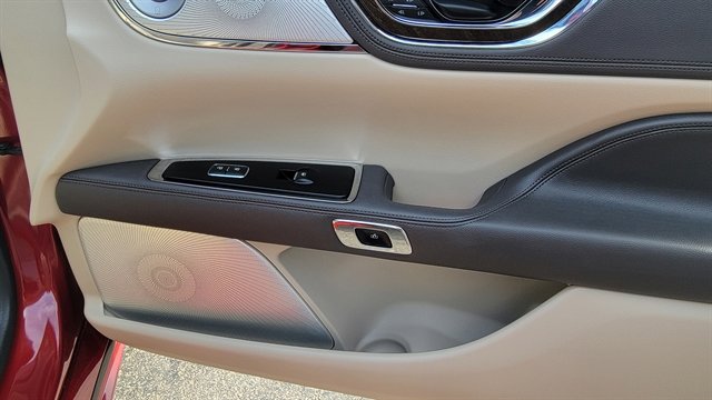 Used 2019 Lincoln Continental Reserve image 50