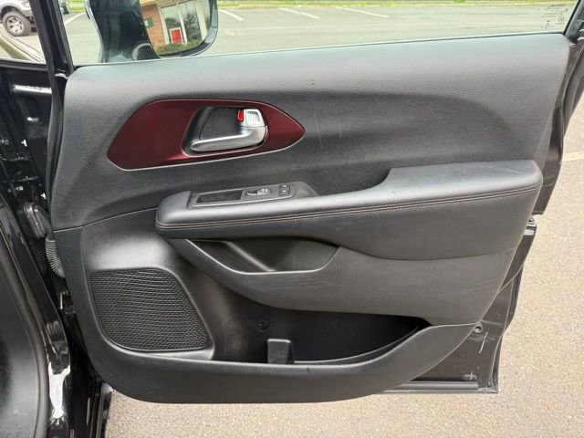 Used 2020 Chrysler Pacifica Limited FWD image 29
