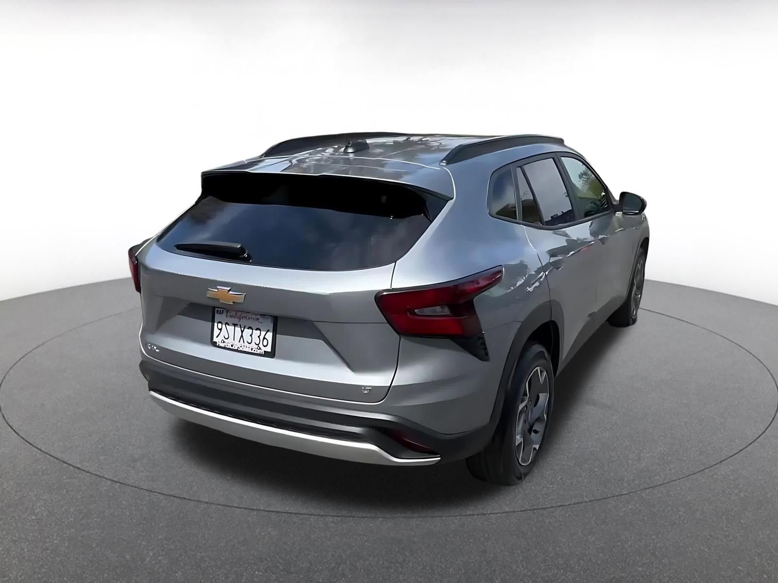 Used 2025 Chevrolet Trax LT w/ LT Convenience Package image 14