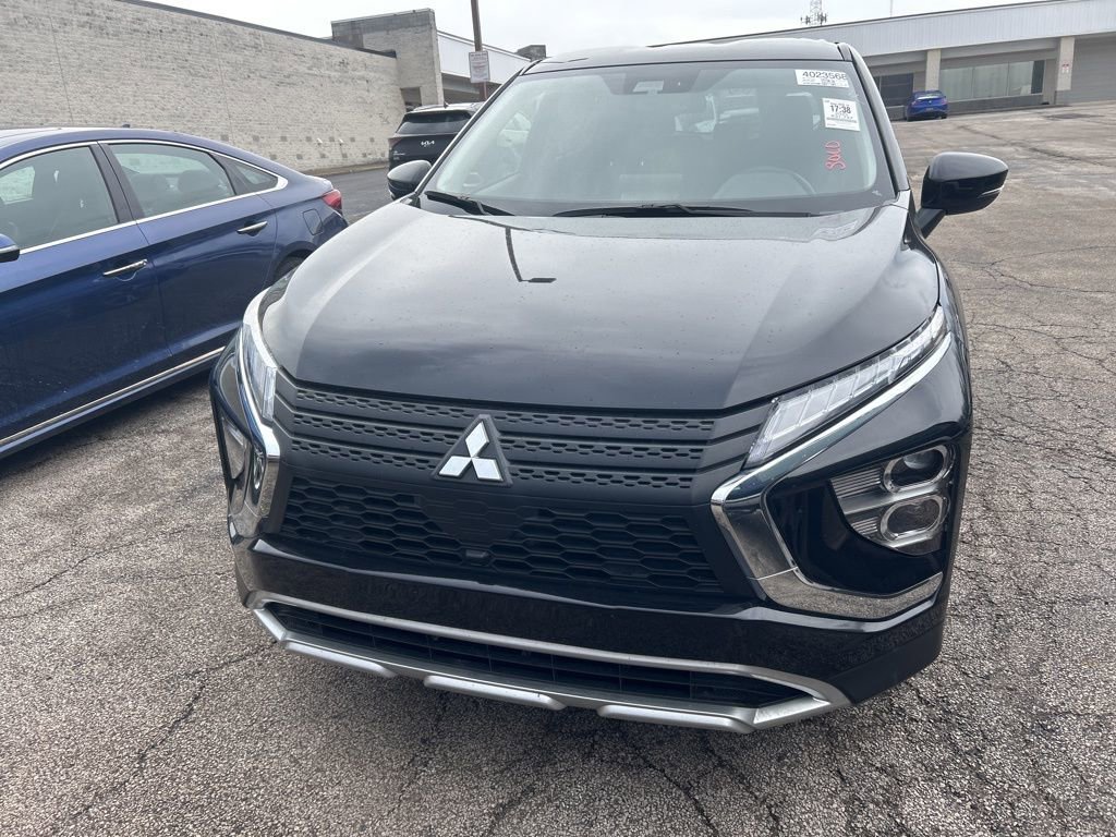 Used 2025 Mitsubishi Eclipse Cross SE image 2