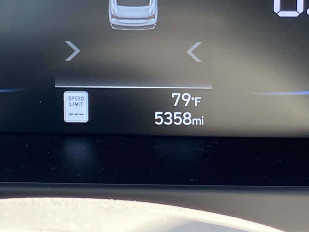 Used 2025 Hyundai Elantra Sport image 29