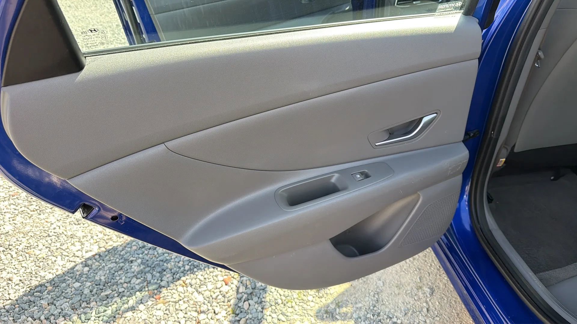 Used 2023 Hyundai Elantra SE FWD image 21