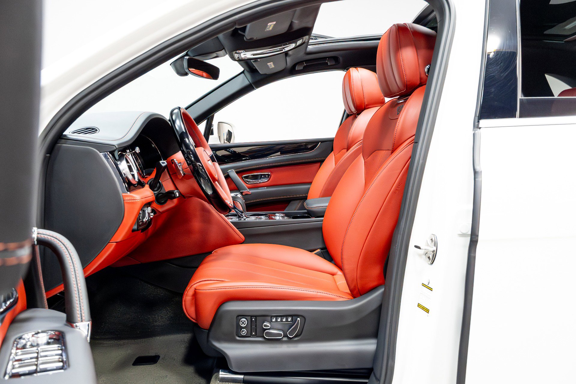 Used 2020 Bentley Bentayga image 6