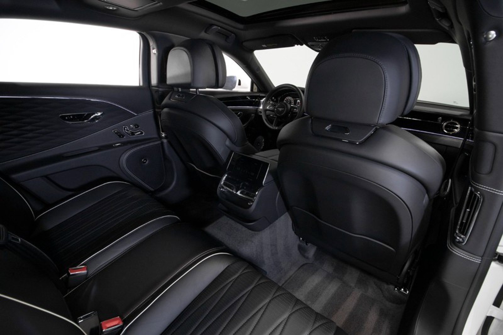 Used 2021 Bentley Flying Spur V8 image 64