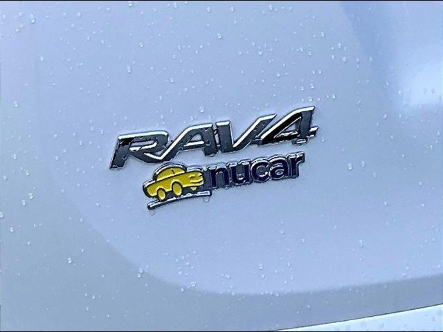 Used 2018 Toyota RAV4 LE AWD/4WD image 8