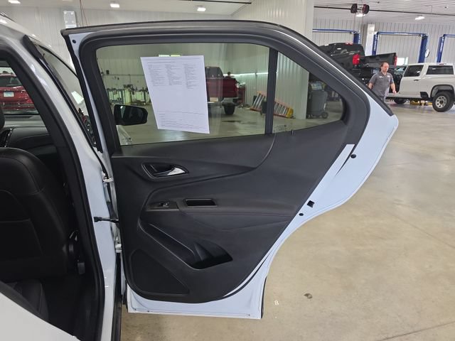 Used 2022 Chevrolet Equinox RS AWD/4WD image 29