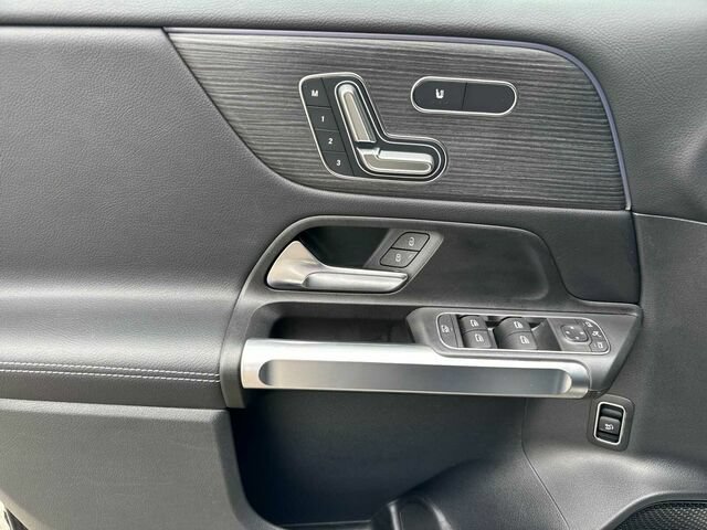 Used 2026 Mercedes-Benz GLB 250 4MATIC image 11