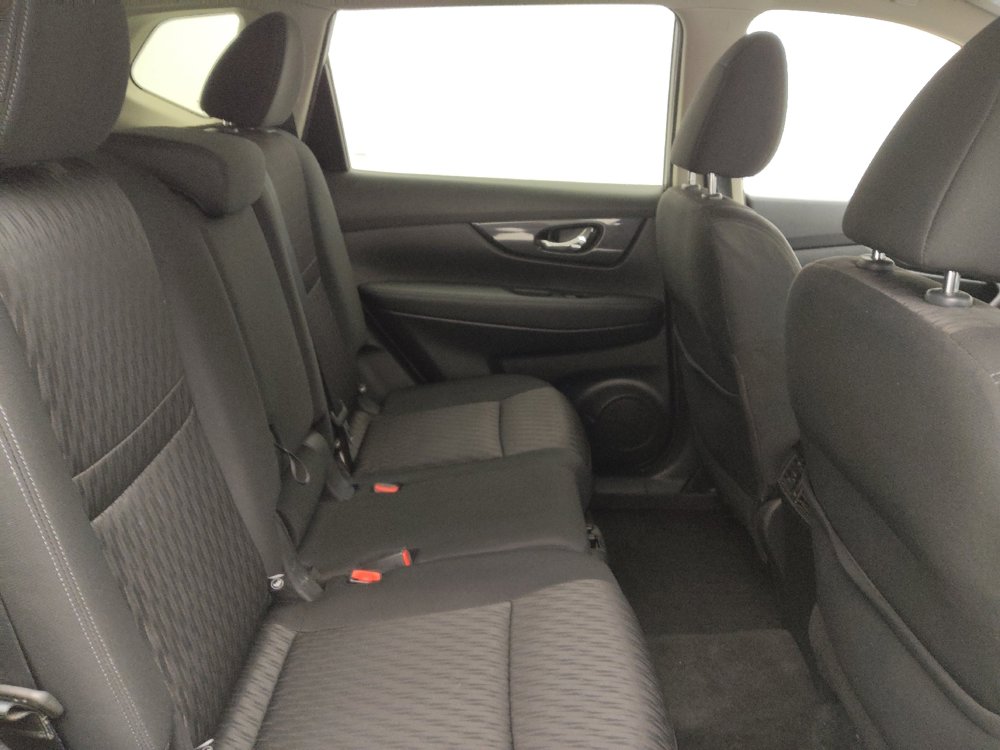 Used 2017 Nissan Rogue SV w/ SV Premium Package image 19