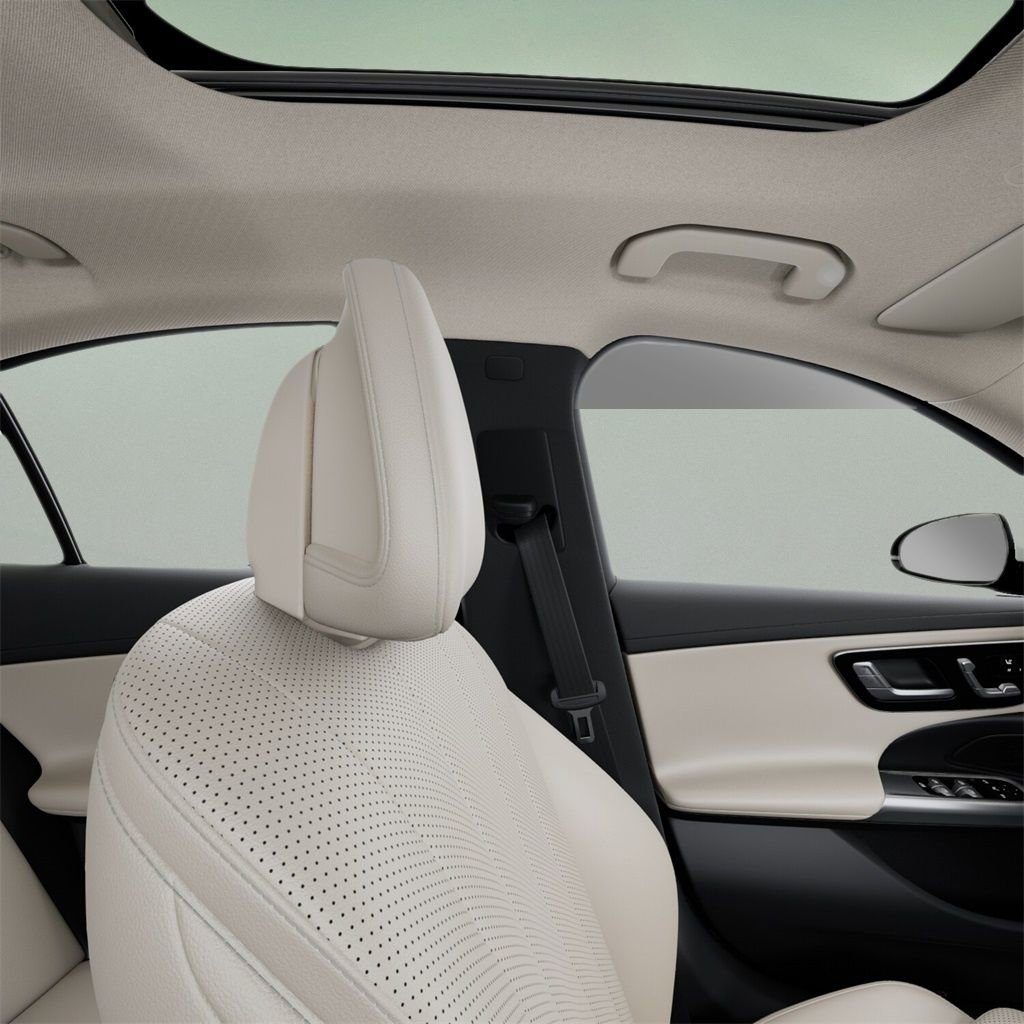 Used 2025 Mercedes-Benz E 350 Sedan image 25