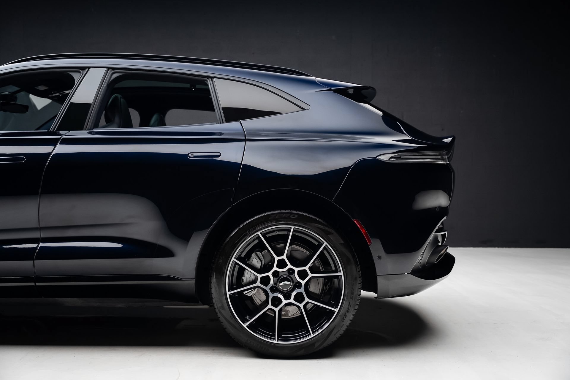 Used 2021 Aston Martin DBX AWD/4WD image 20