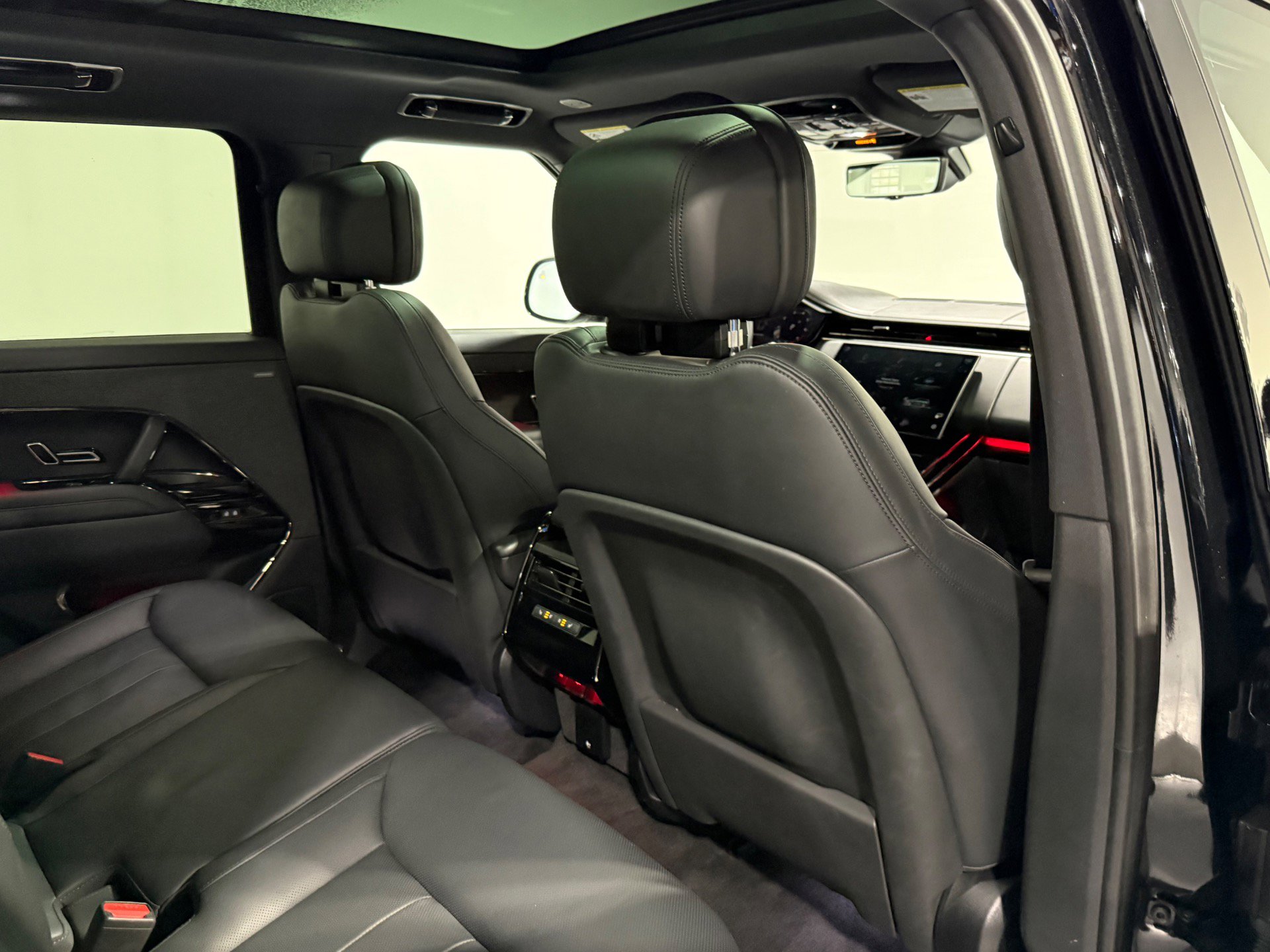 Used 2023 Land Rover Range Rover Sport SE image 55