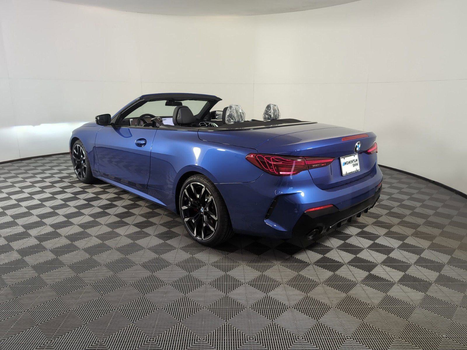 Used 2025 BMW 430i Convertible w/ M Sport Package image 3