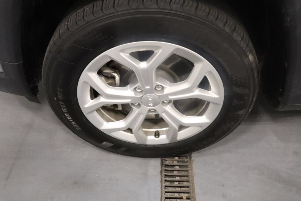 Used 2024 Jeep Compass Latitude AWD/4WD image 23