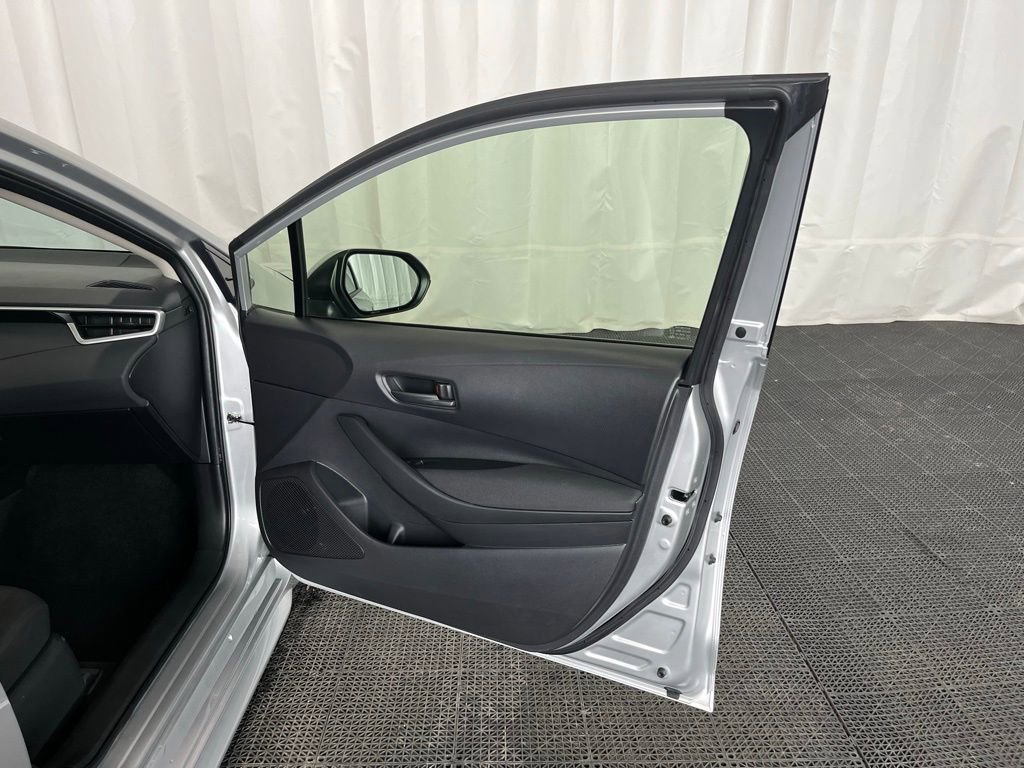 Used 2022 Toyota Corolla LE image 19