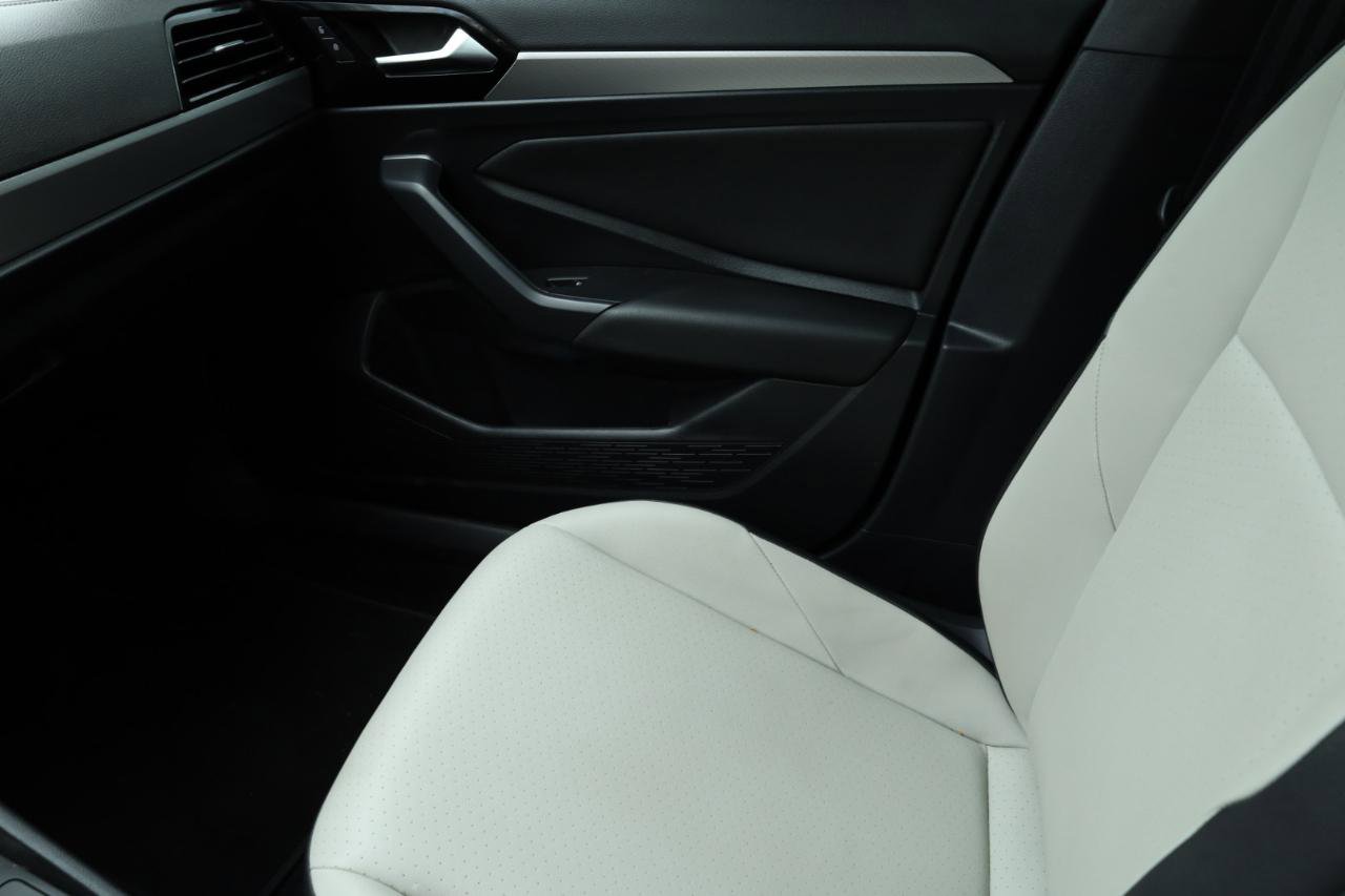 Used 2020 Volkswagen Jetta R-Line w/ R-Line Cold Weather Package image 13