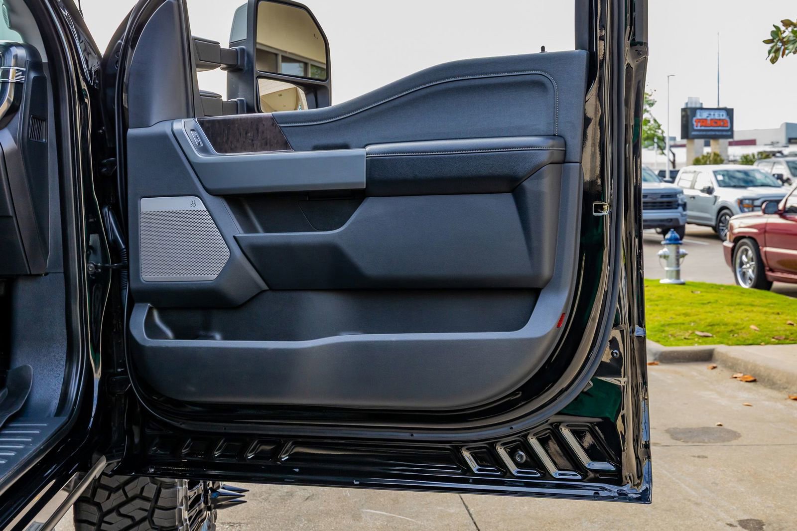 Used 2024 Ford F350 Lariat w/ Lariat Ultimate Package image 38