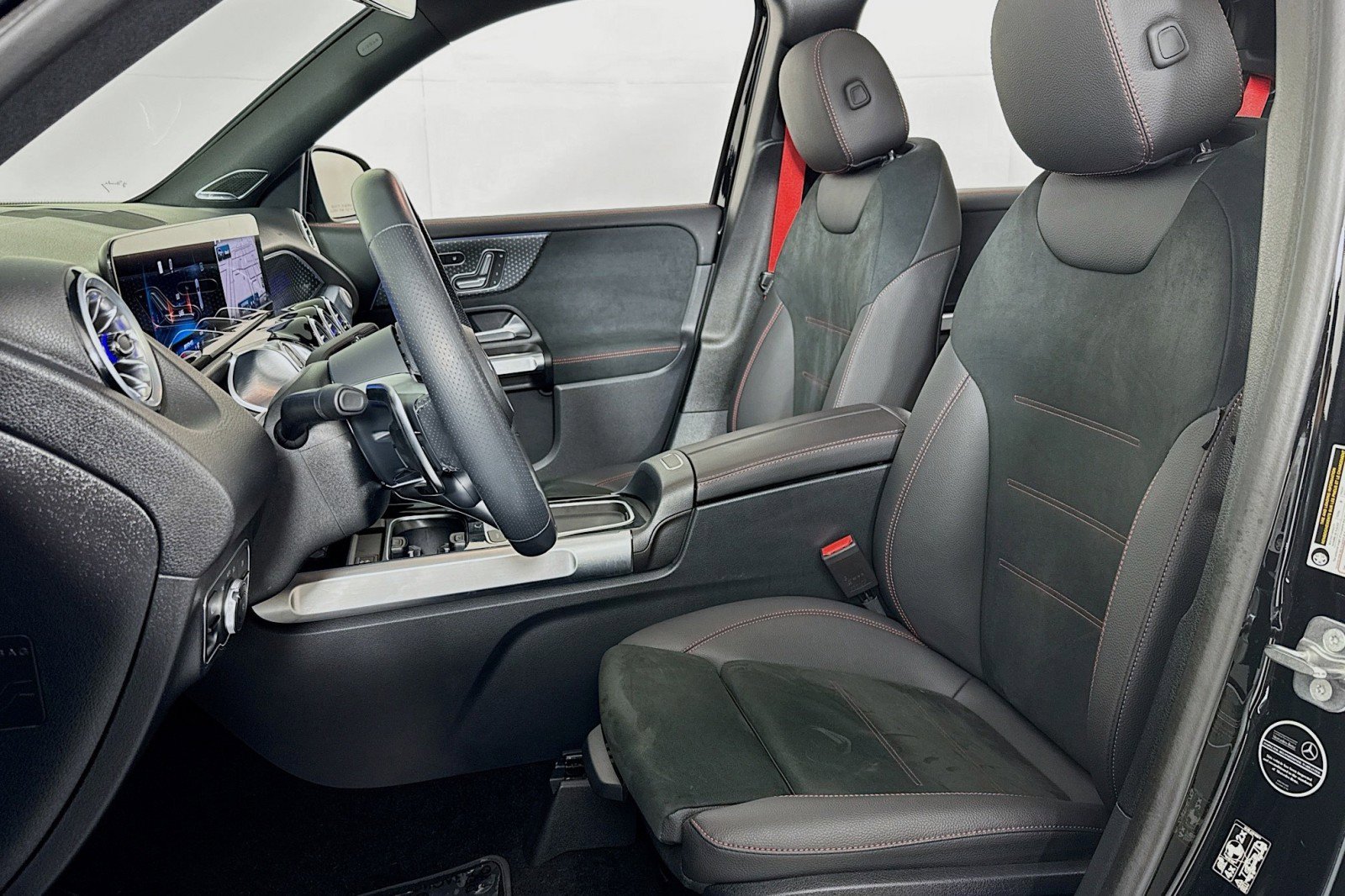 Certified 2025 Mercedes-Benz GLB 35 AMG 4MATIC image 18