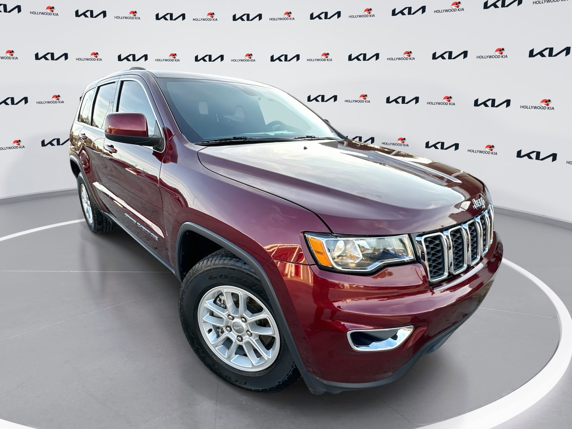 Used 2019 Jeep Grand Cherokee Laredo image 1