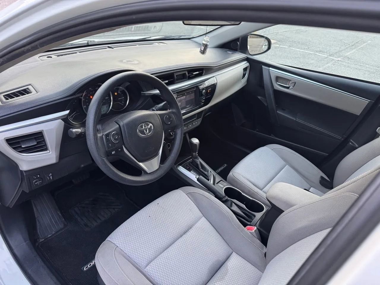 Used 2016 Toyota Corolla LE FWD image 12