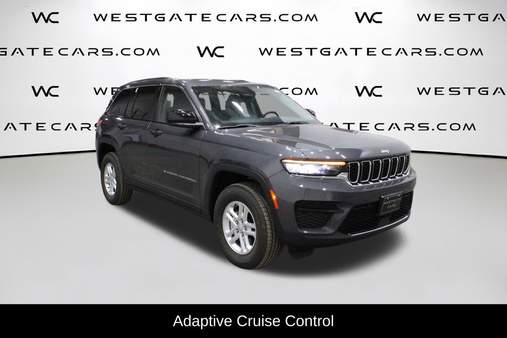 Used 2023 Jeep Grand Cherokee Laredo image 2
