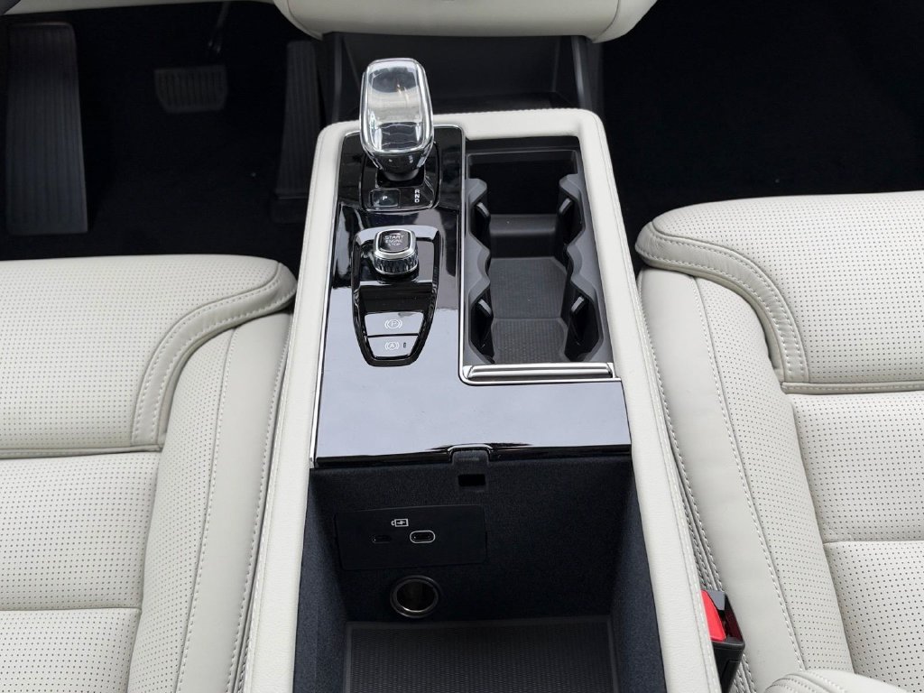 New 2027 Volvo XC90 T8 Ultra AWD/4WD image 14